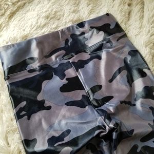 Koral camouflage leggings new medium